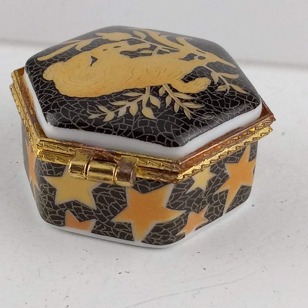 Porcelain Keepsake Container - Picture 4 of 8